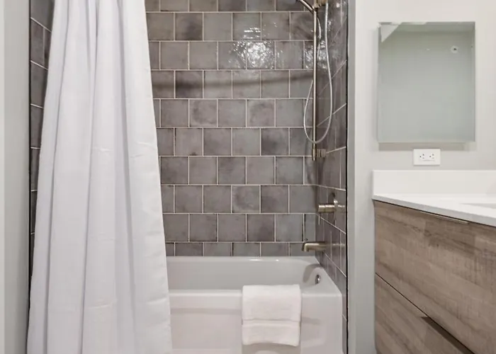 Aurelien Spacious In The Heart Of Gold Coast Apartment