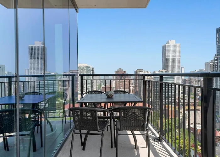 Aurelien Spacious In The Heart Of Gold Coast Apartment Chicago